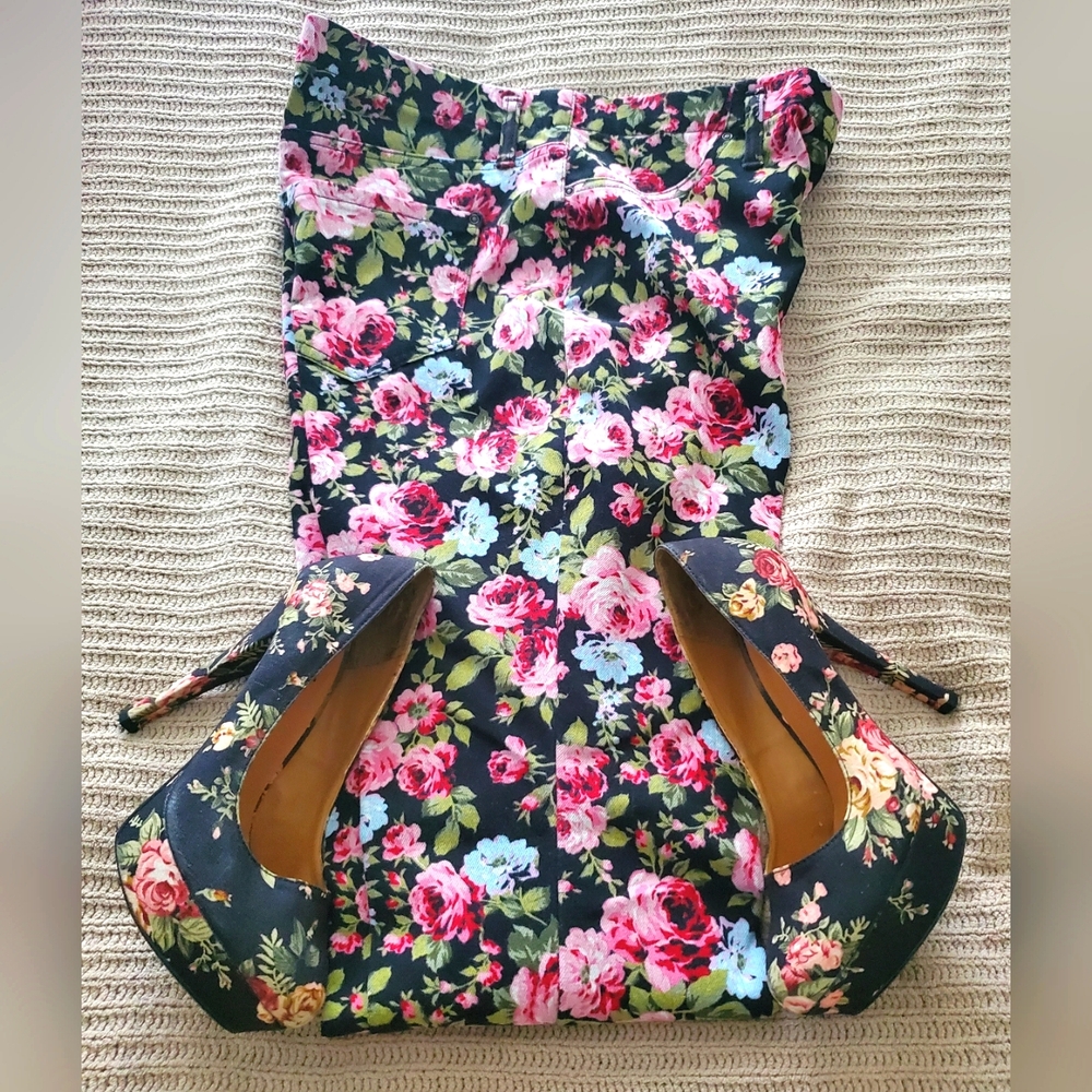 Floral pants w/ matching heels set 💐